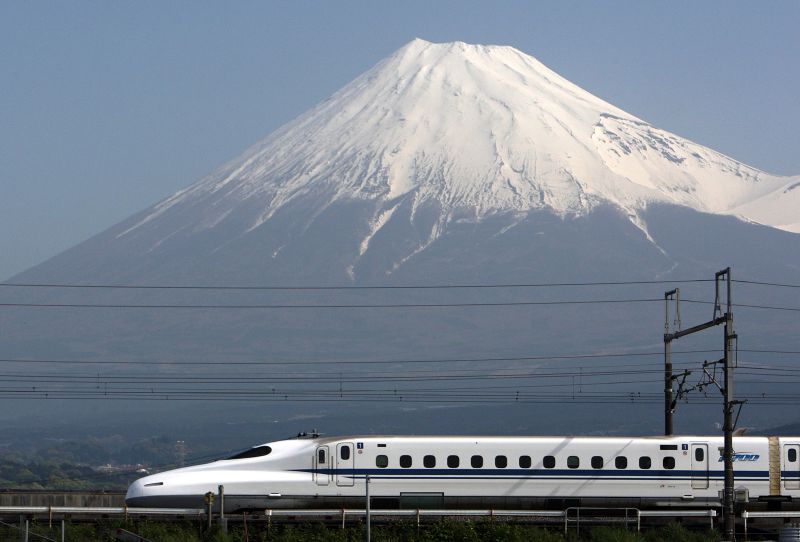  Japan’s Tokyo-Osaka bullet train ends snack cart service
