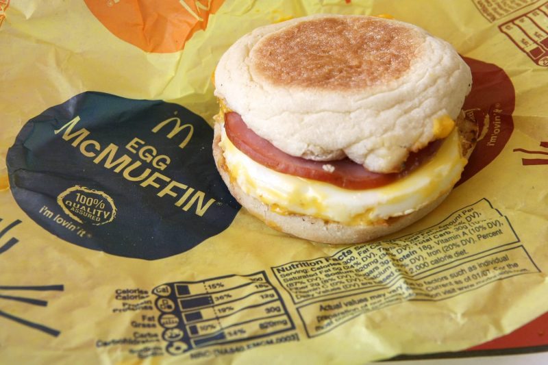  Bucking trend, McDonald’s vows no egg surcharges as it preps $1 Egg McMuffin Day