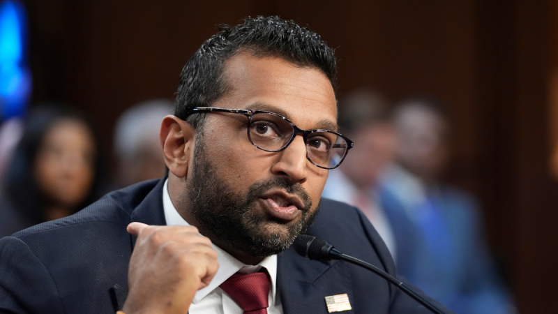  Kash Patel’s nomination to lead FBI clears first major Senate hurdle