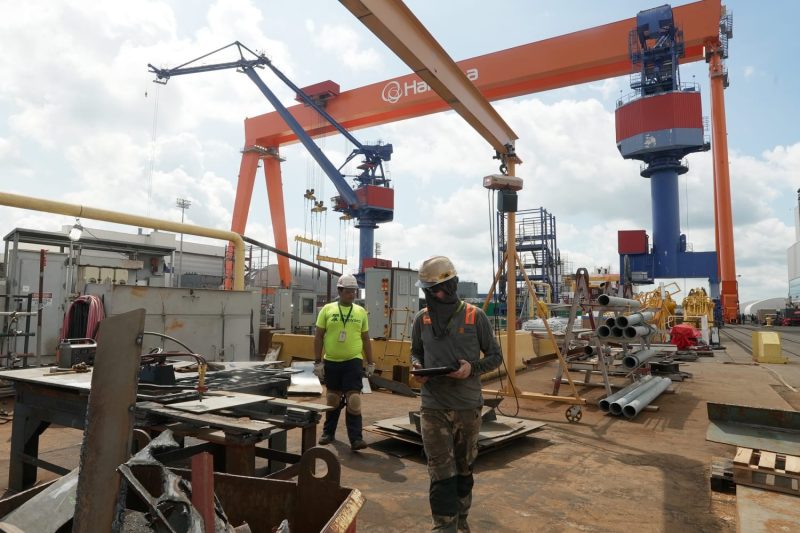  A flagging U.S. industry looks for new life in a Philadelphia shipyard