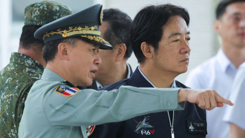  Trump’s reported snub of Taiwan president spurs concerns over deference to China