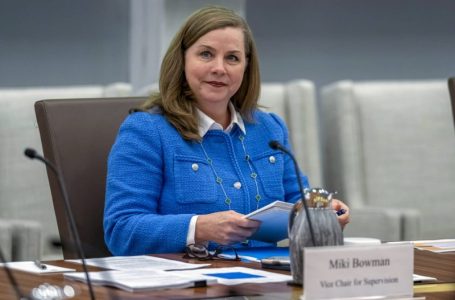 A top Federal Reserve official says bleak jobs data backs the case for 3 rate cuts