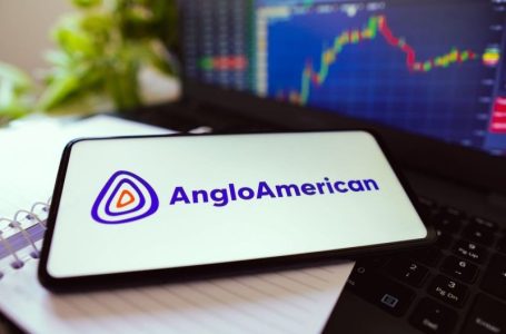 Anglo American’s Losses Widen with Diamond Slump, Trade Tensions Mounting