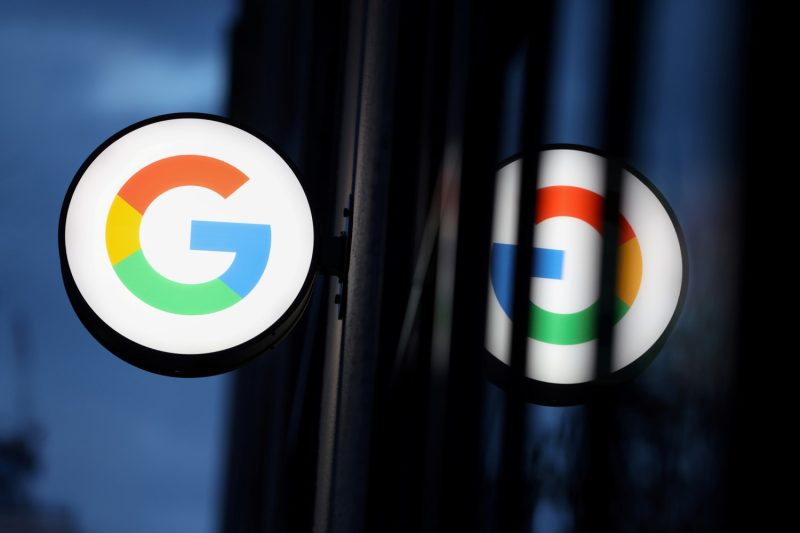  U.S. judge orders Google to share search data with competitors