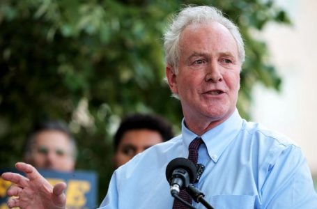 Senate progressive accuses Trump of ‘mafia-style blackmail’ in shutdown fight