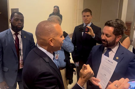 Screaming match erupts between Hakeem Jeffries, Mike Lawler as government shutdown chaos continues