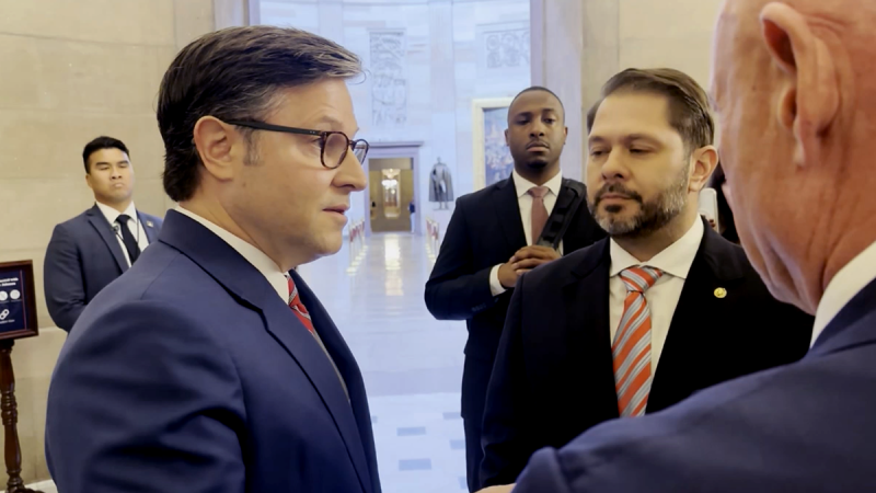  Tense confrontation between House speaker, Senate Dems caught on camera over shutdown