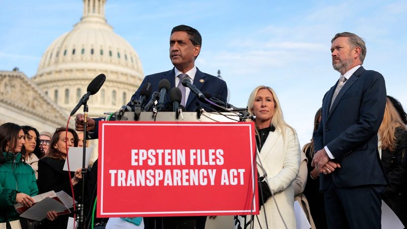  Khanna, Massie, Greene urge Senate to pass Epstein bill unchanged, warn of ‘reckoning’