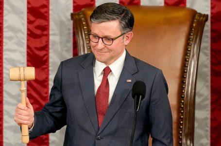 House advances bill to end government shutdown with hours until final vote