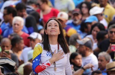 Trump to meet with Venezuela’s opposition leader after praising ‘terrific’ Maduro loyalist