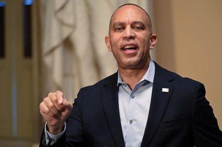 Jeffries accuses Republicans of ‘voter suppression’ over bill requiring voter ID, proof of citizenship