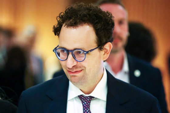  Judge blocks Trump administration from limiting Anthropic’s contracts with federal government