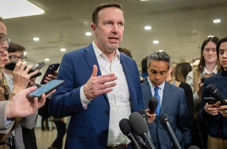 Katie Britt blasts Democrats for playing ‘political games’ with shutdown amid airport chaos